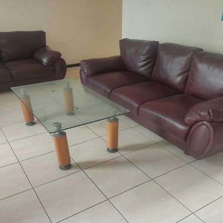 Oyo 91209 Arjuna Residence Syariah Sby Surabaya Eksteriør billede